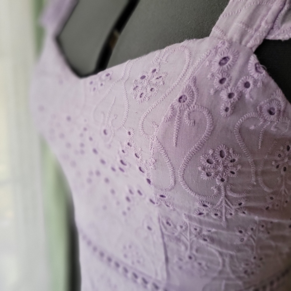 Lavender Eyelet Ruffle Dress Size Small, Ruffle Detail Juniors - Picture 4 of 7